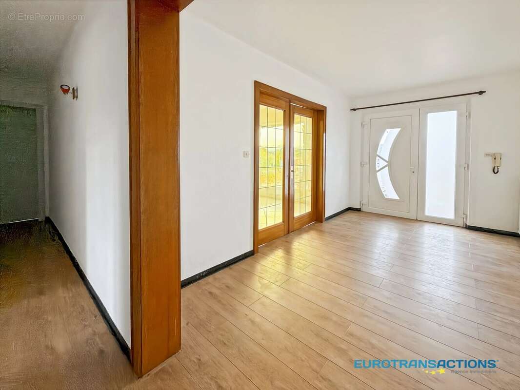 Villa de Plain-pied de 176m² sur 9,80 ares - photo 3