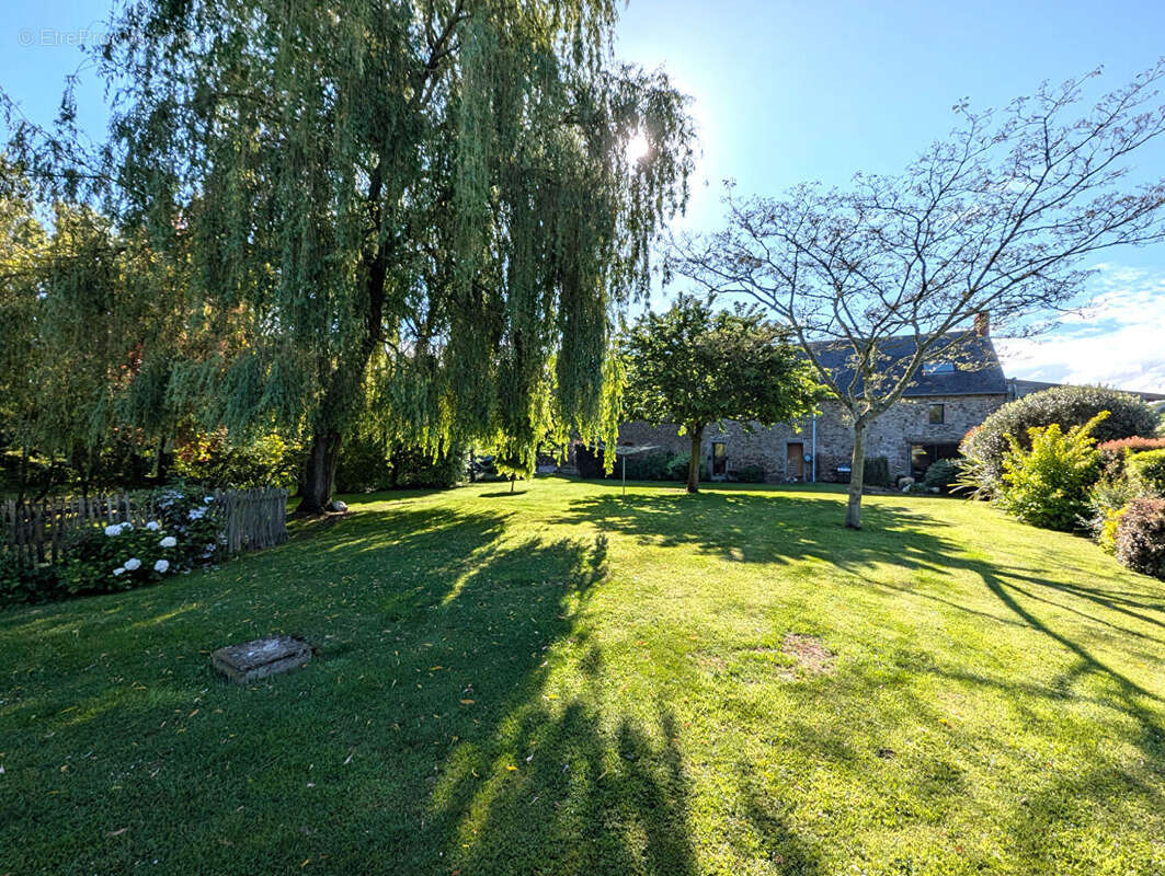 Maison à BAGUER-PICAN