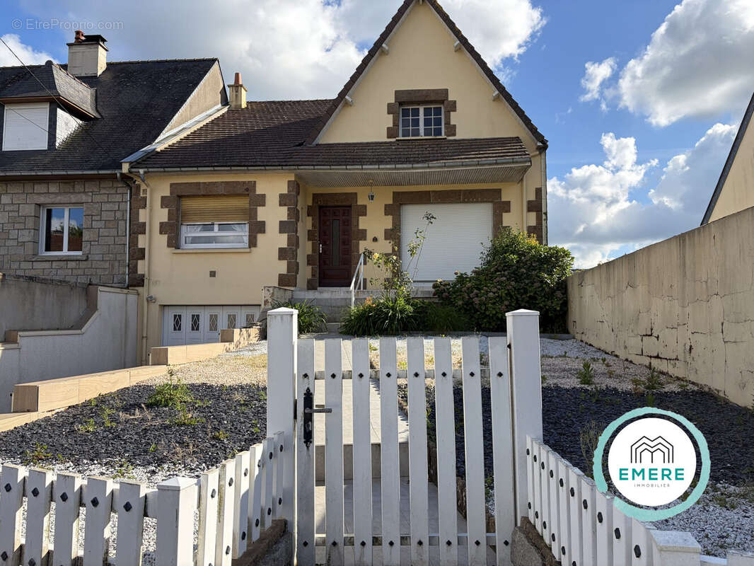 Maison à MONTOURS