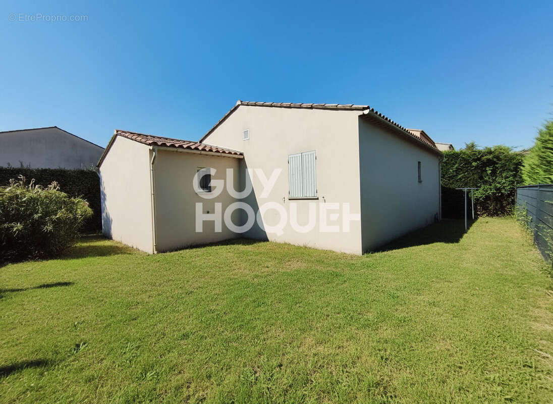 EXCLUSIVITÉ - Charmante maison de plain-pied de 2014 avec 3 chambres et garage à MONTEUX - photo 2