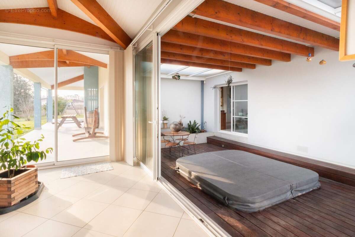 Maison à SAINT-MEDARD-D&#039;EYRANS