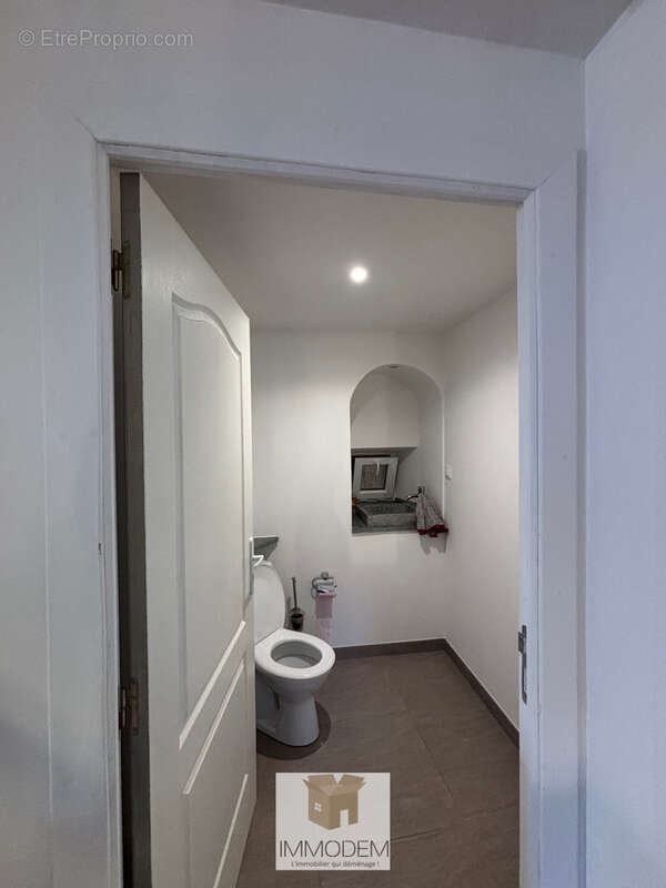 Maison entièrement rénovée avec dépendance et fort potentiel - photo 12