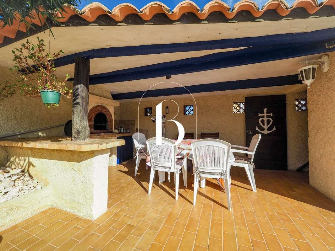 Maison à SAINT-VICTOR-LA-COSTE