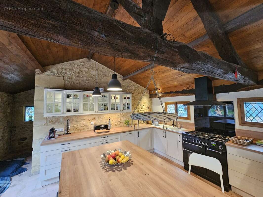 Maison à COURS-DE-PILE