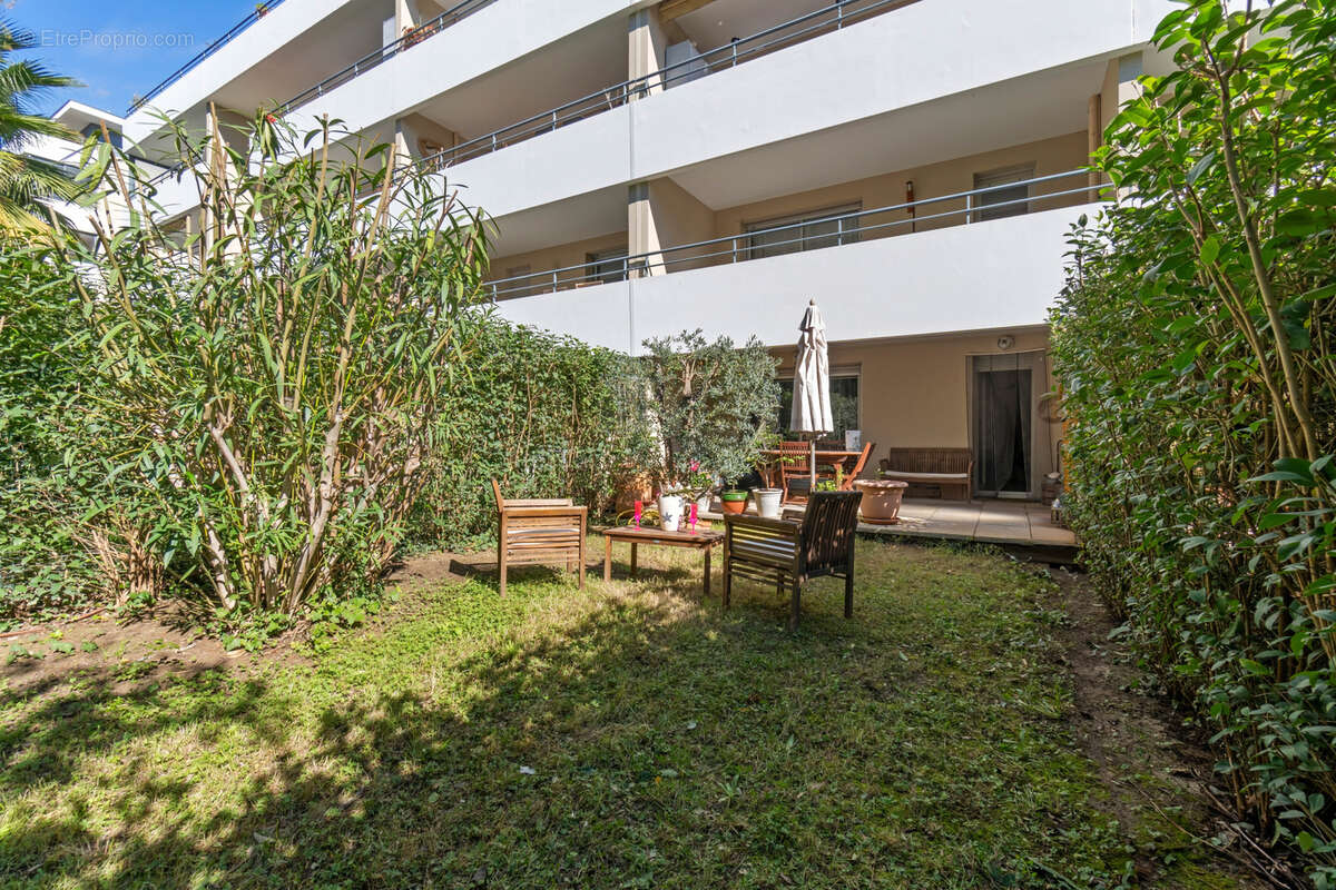 Appartement   67 m2 13012  avec jardin et  garage - photo 2