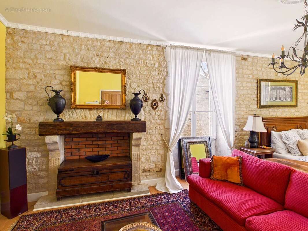 Maison à CHEF-BOUTONNE