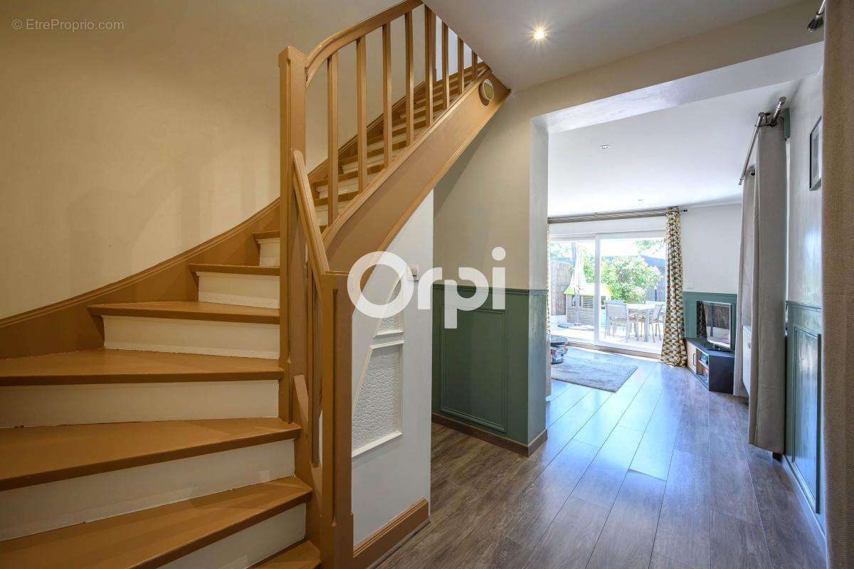 Maison 110m², Jardin, Stationnement - photo 8