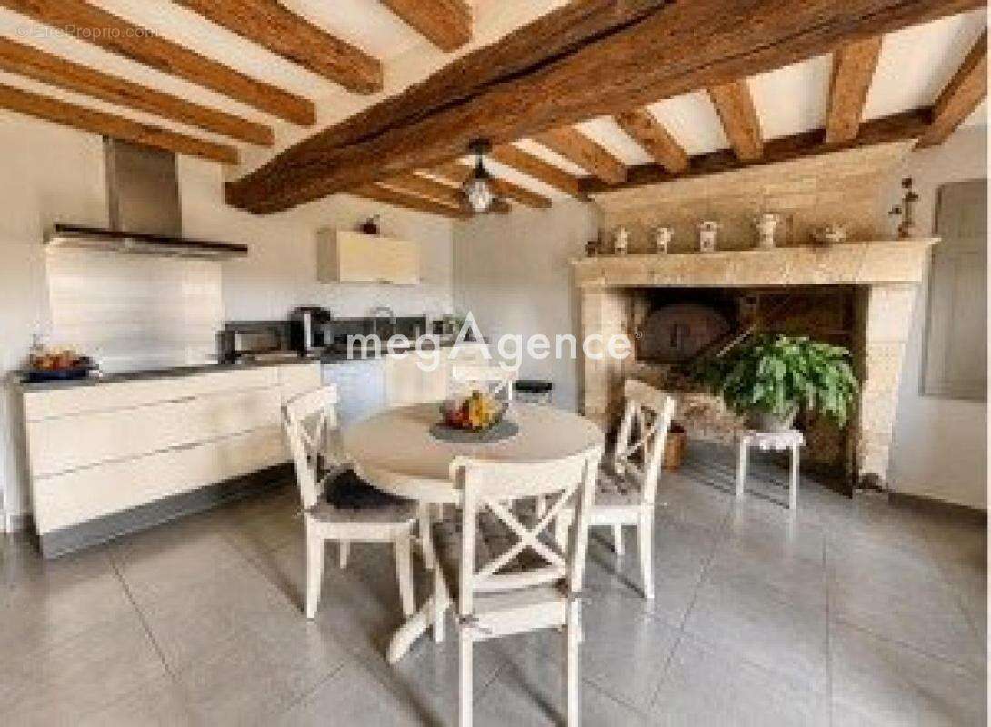 Allonnes-Belle longère en tuffeau sur terrain de plus de 1500 m2 - photo 7