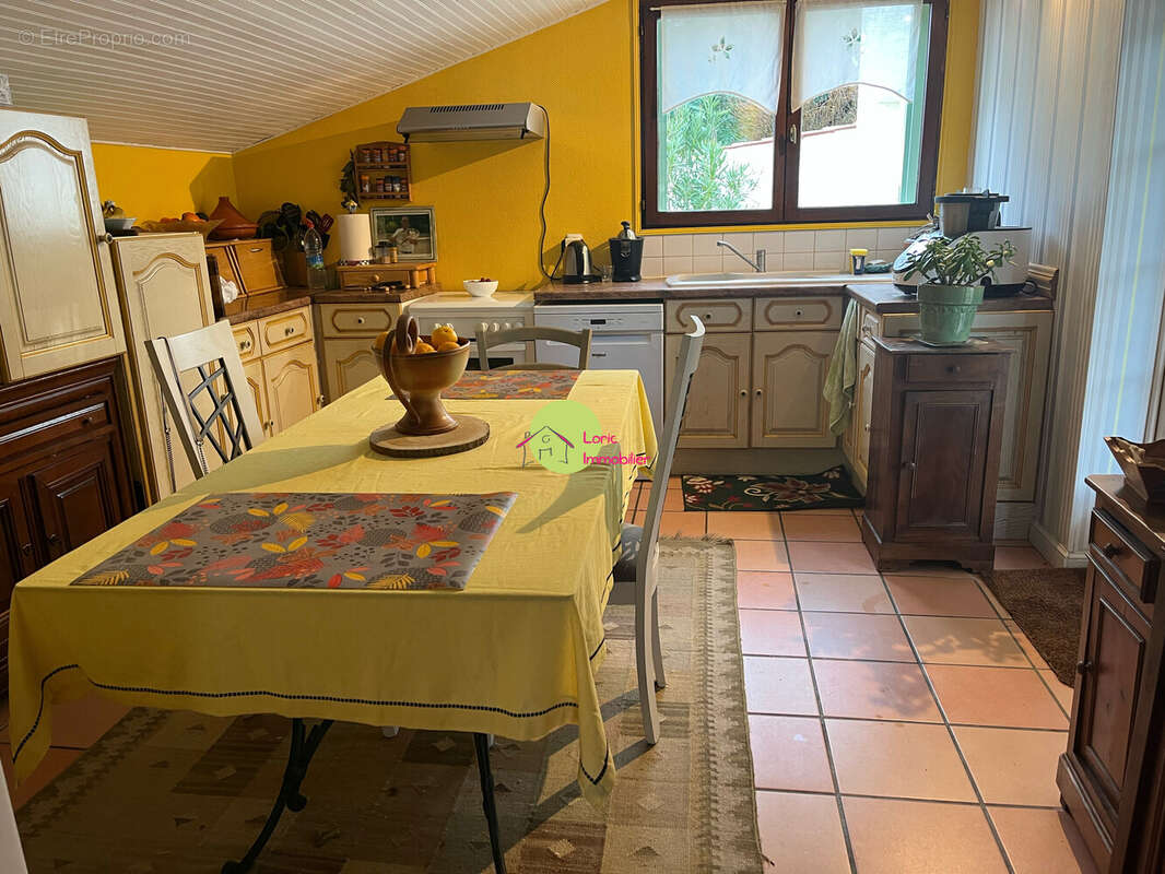 Maison à FONTCOUVERTE