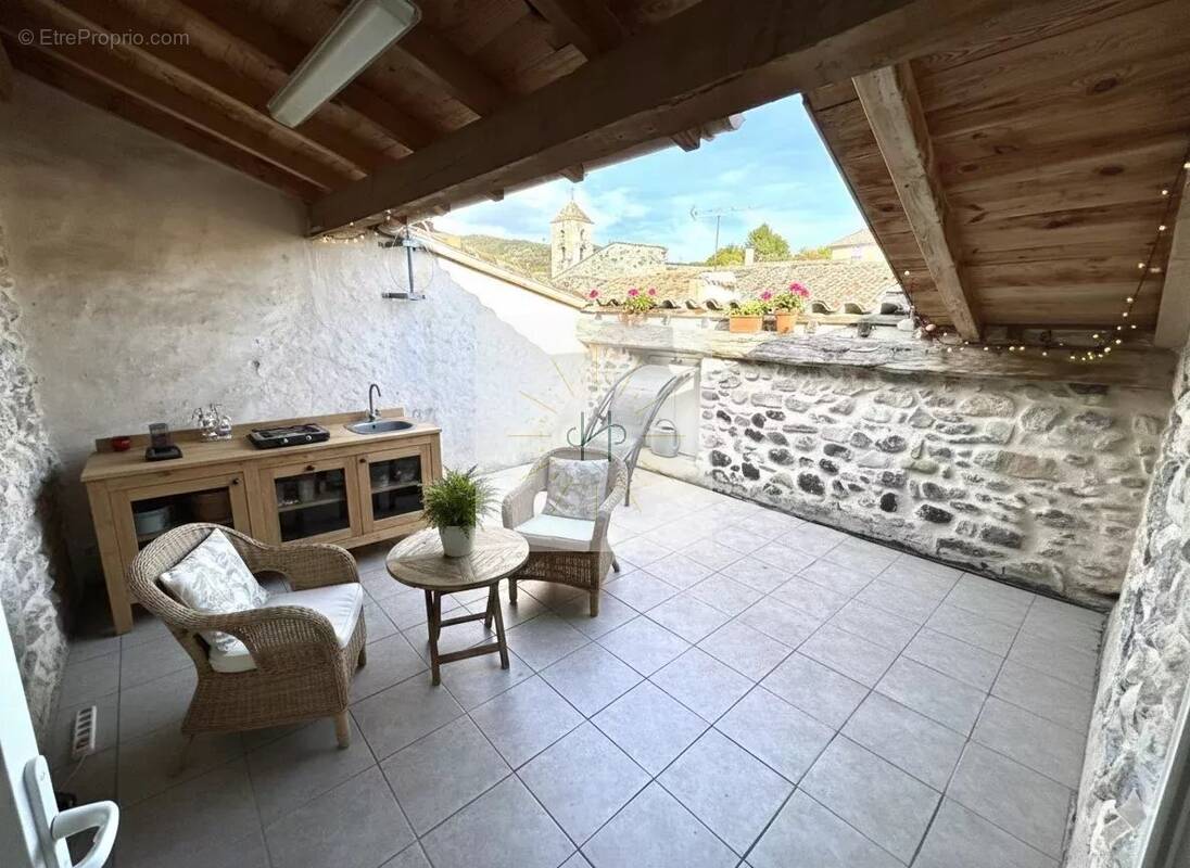 Maison à ROCHEMAURE