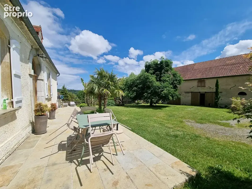 MAISON DE CAMPAGNE RENOVEE, piscine, dépendances, terrain 2 ha - photo 2