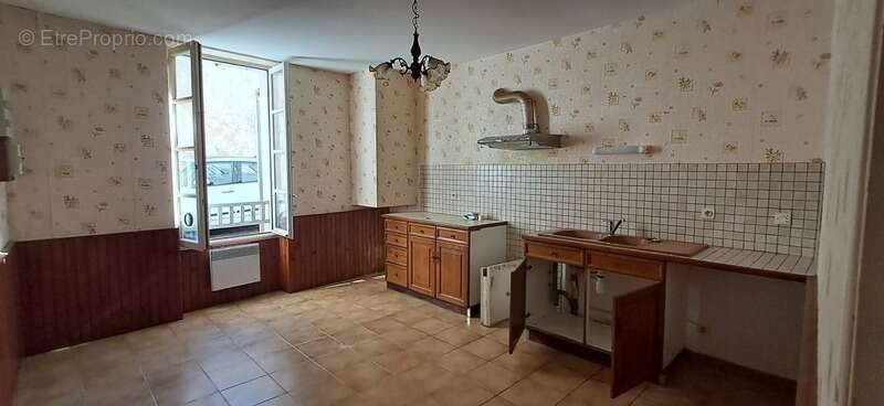 Gondrin, maison en pierre  avec cour comprenant deux logements de 5 et 6 pieces - photo 3