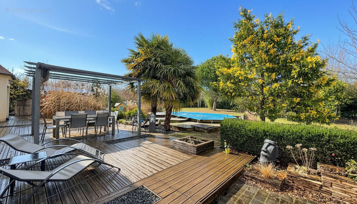 Maison à NEAUPHLE-LE-VIEUX