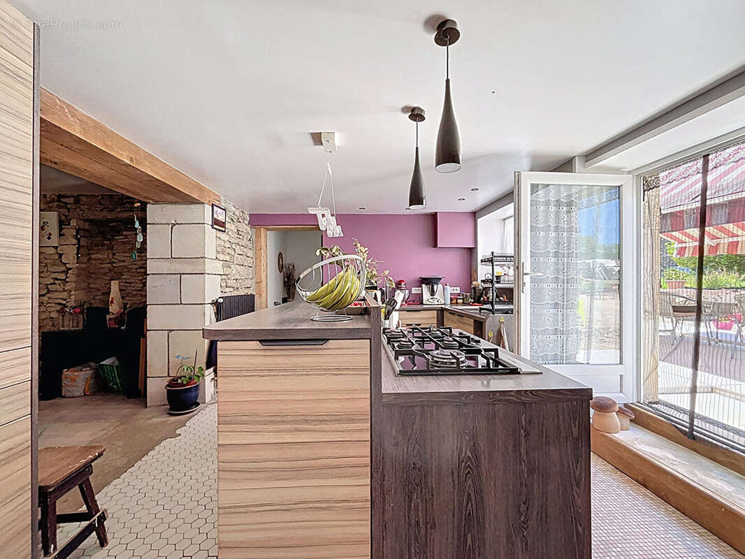 Maison Fraignot Et Vesvrotte 5 pièce(s) 151 m2 - photo 8