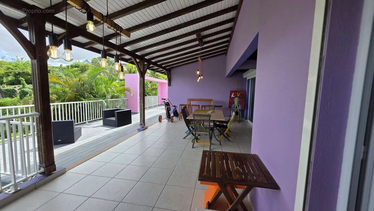 Maison à LES TROIS-ILETS