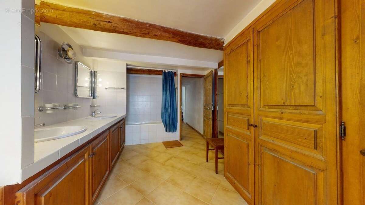 Maison de village de caractère avec garage, terrasse panoramique et plus de 240 m² utiles – Le Luc-en-Provence (83340) - photo 12