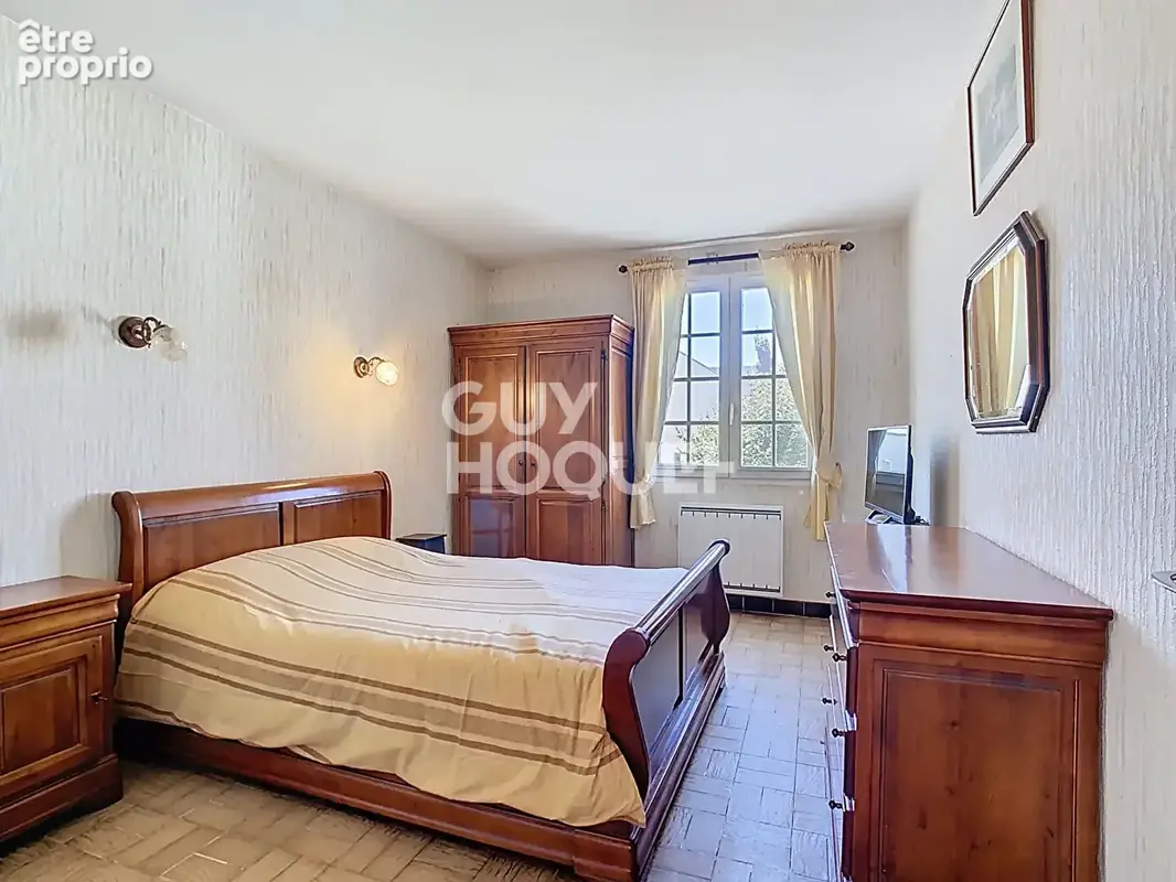 CRÉPY-EN-VALOIS - Grande maison familiale de 173 m² - 6 chambres - Jardin de 700 m² -Sous-sol total - 320 000  - Référence 3188 - photo 6