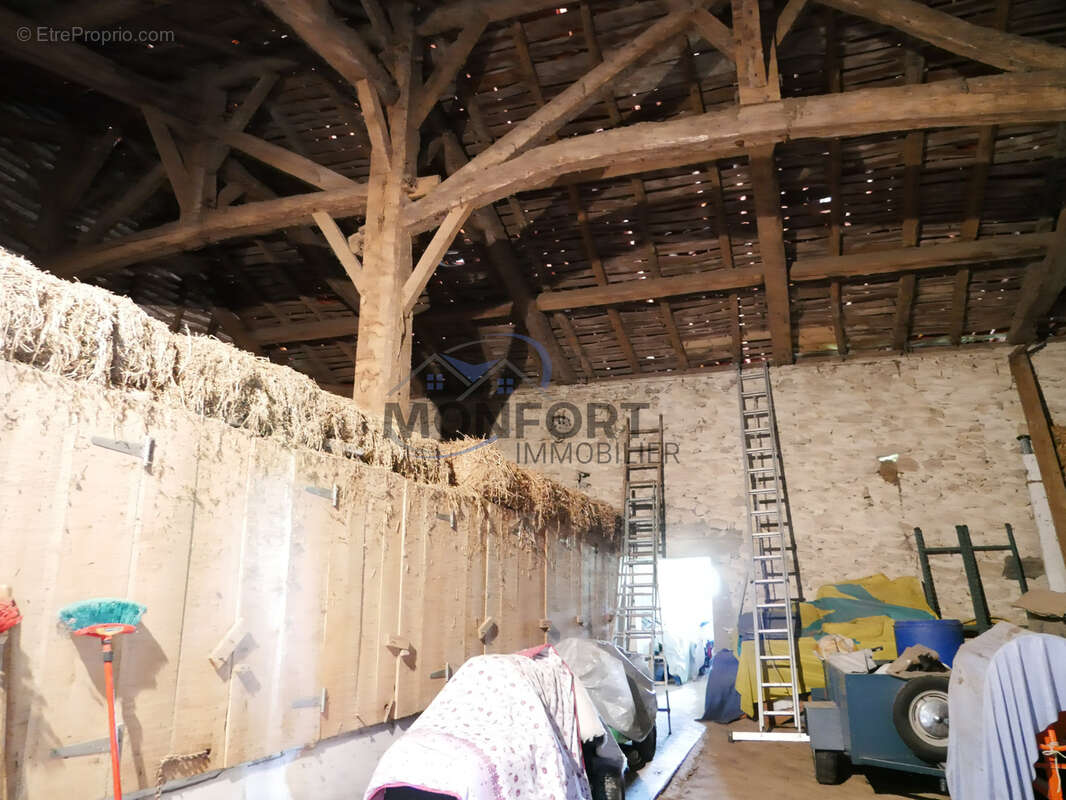 Ferme en pierre à rénover   dépendances, 1,5 ha de terrain et vue panoramique   idéal gîtes ou chambres d’hôte - photo 8