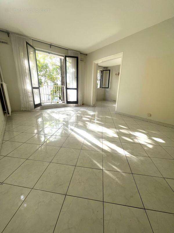 Appartement à PARIS-19E