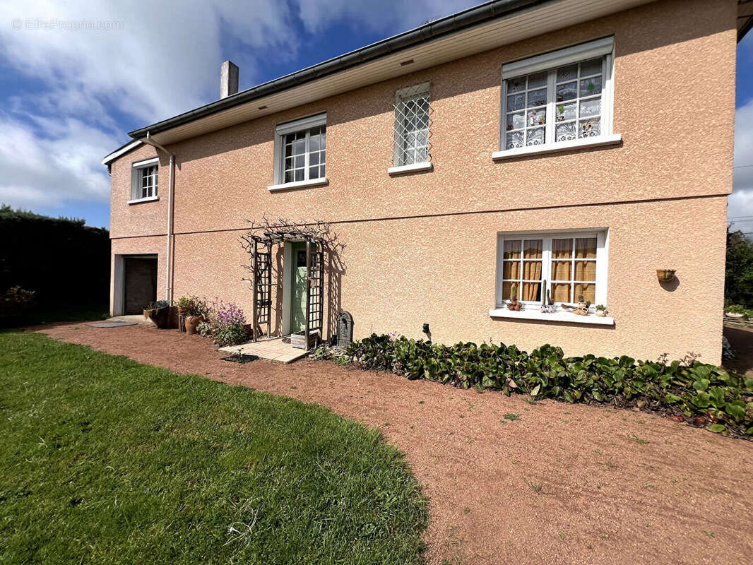Maison à COMMELLE-VERNAY