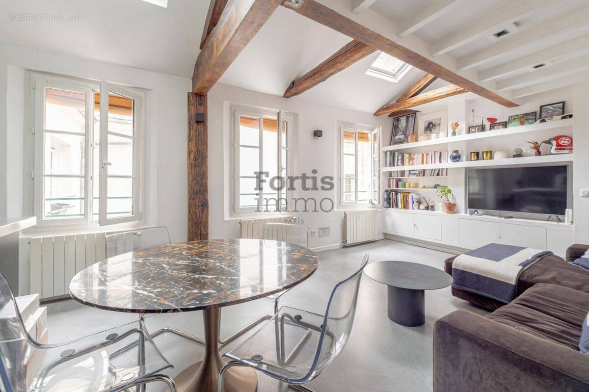 Appartement à PARIS-3E
