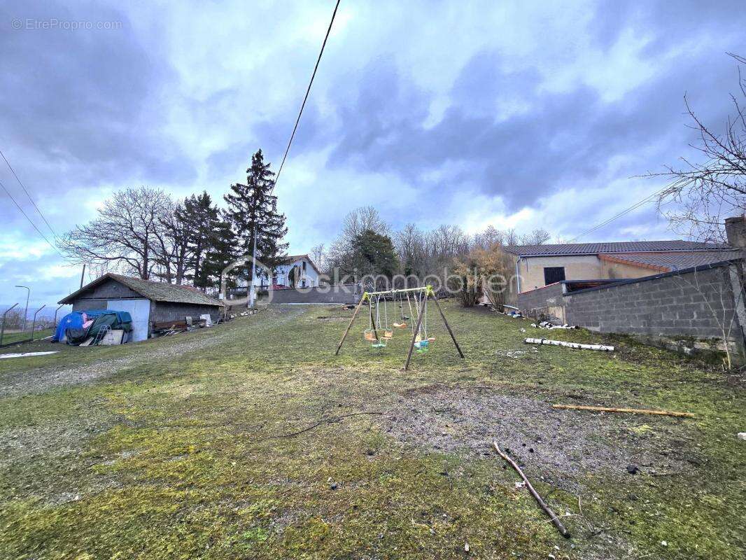 Maison à finir de rénover – 180 m² – Beau potentiel – Terrain 5 010 m² – Aubiat - photo 5