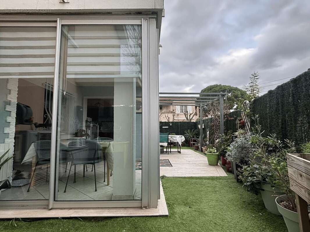 Appartement à SIX-FOURS-LES-PLAGES