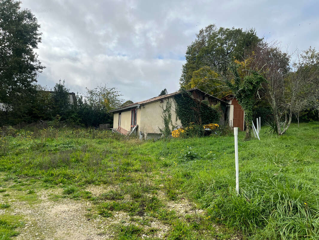 Terrain à TRELISSAC