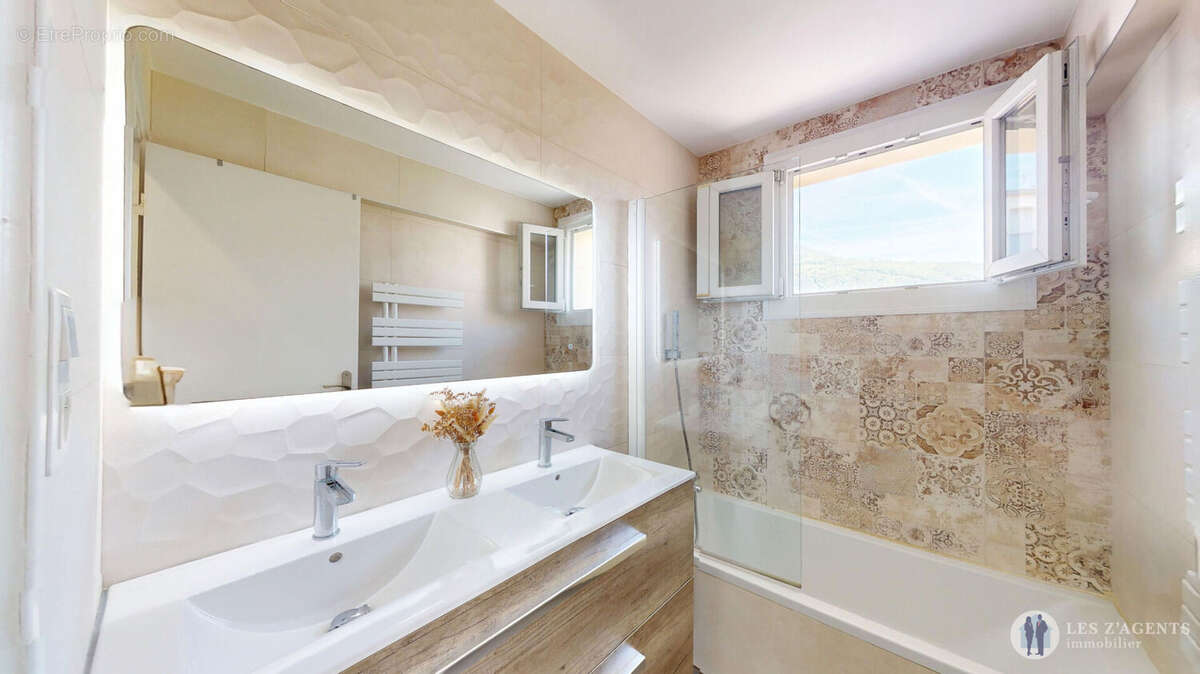 Appartement à SAINT-MARTIN-D'HERES
