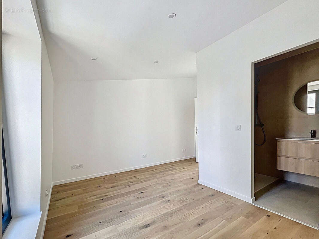 Appartement à SURESNES