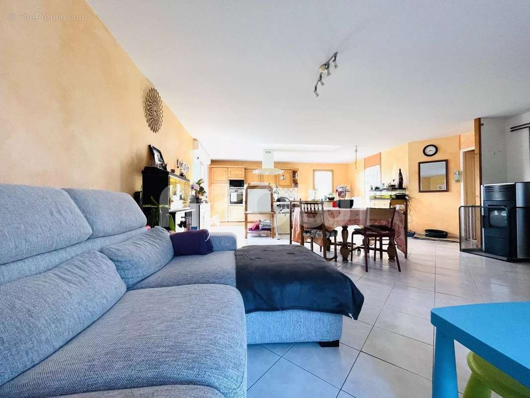 Maison à SAINT-AGOULIN