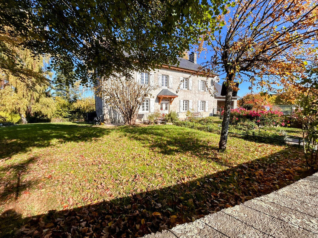 Maison à SAINT-BONNET-PRES-BORT
