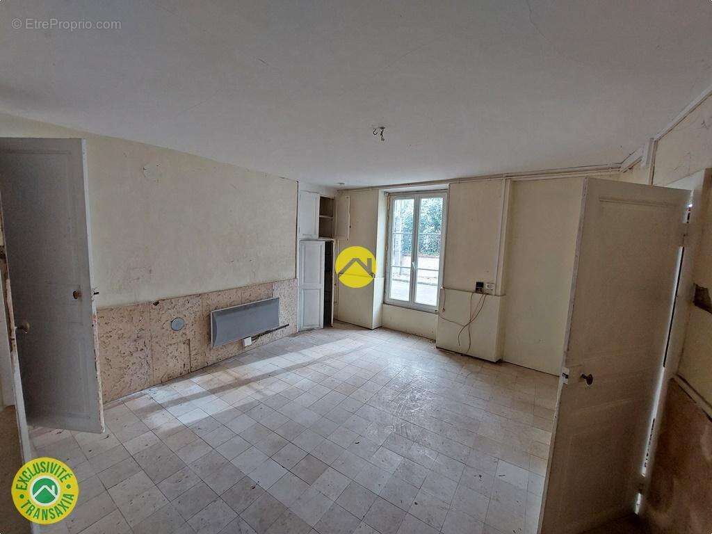 Maison avec dépendance et terrains - photo 9