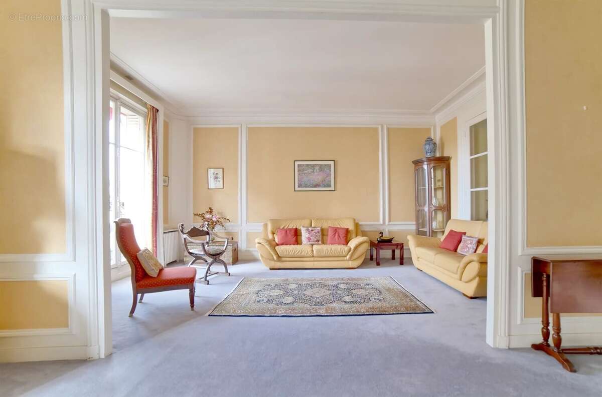 Appartement à NEUILLY-SUR-SEINE