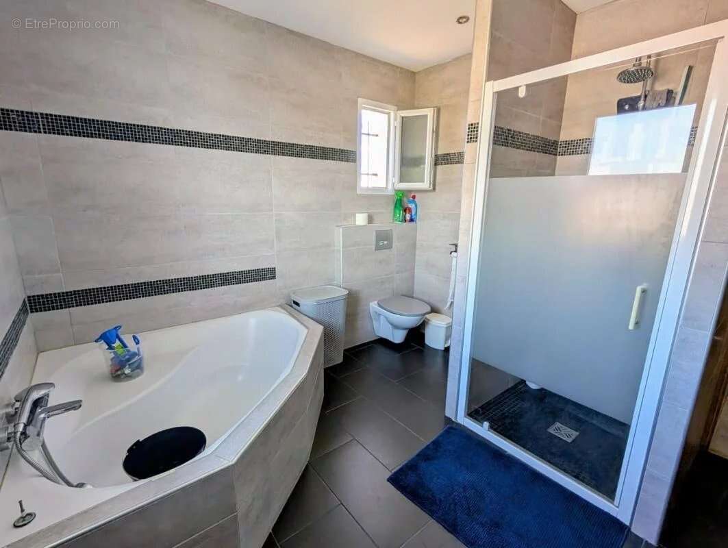 Maison à JONQUIERES-SAINT-VINCENT