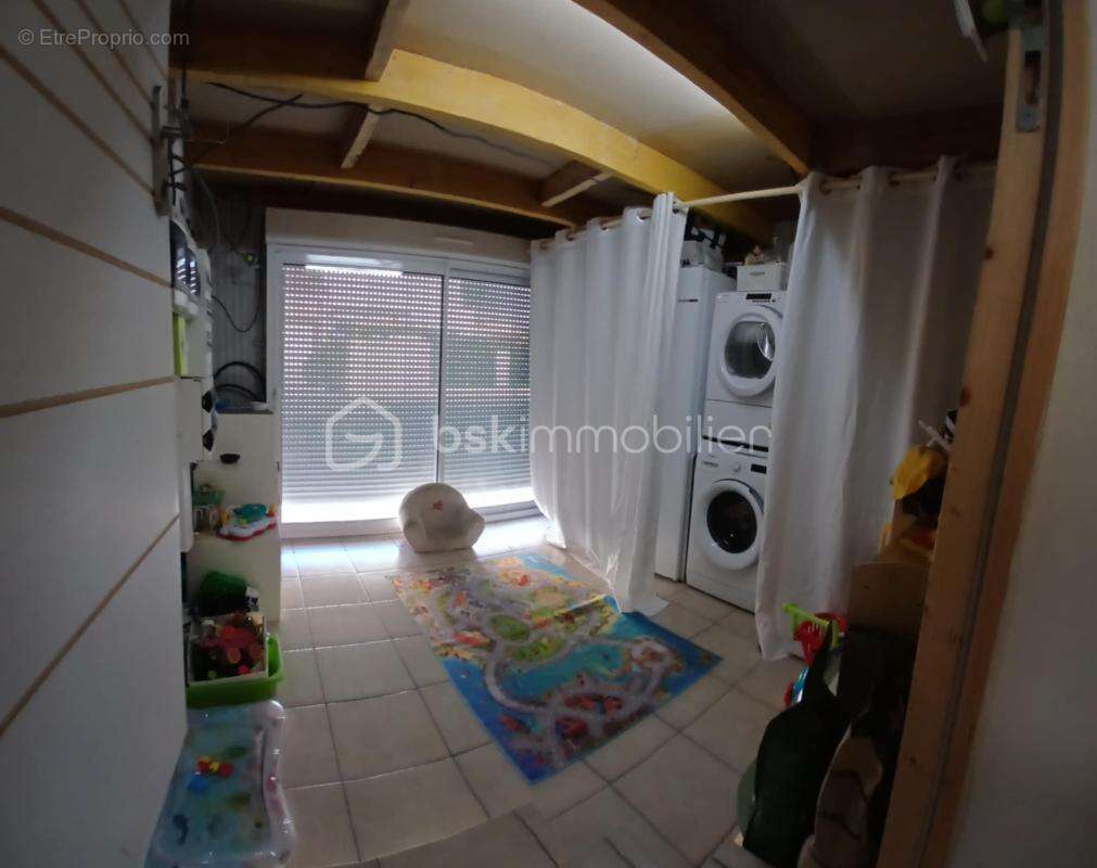 Maison à PEZILLA-LA-RIVIERE