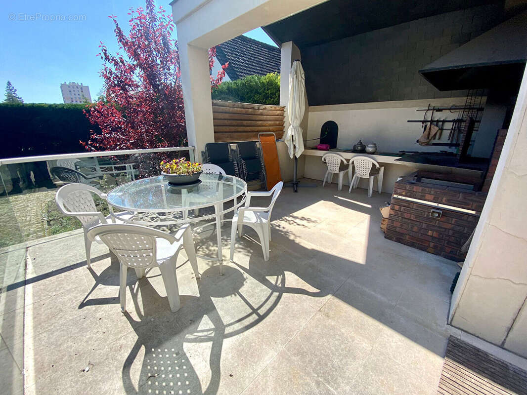 Maison à SARTROUVILLE