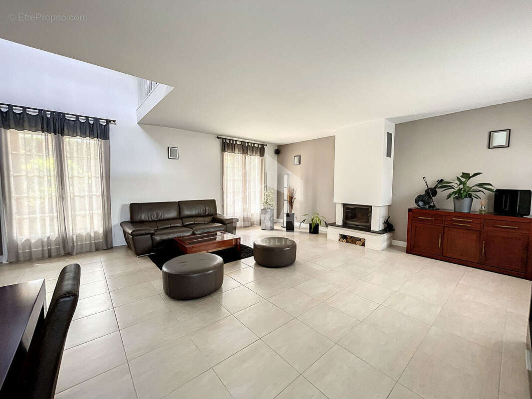 Maison à CHAUMONTEL