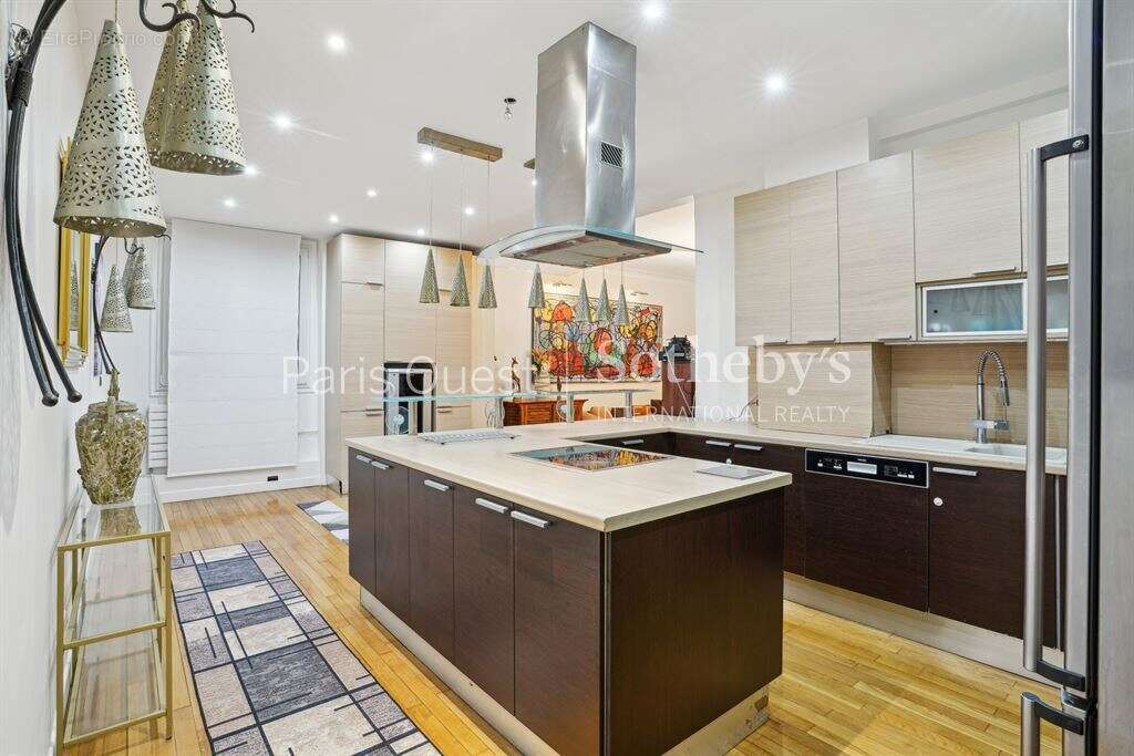 Appartement à NEUILLY-SUR-SEINE