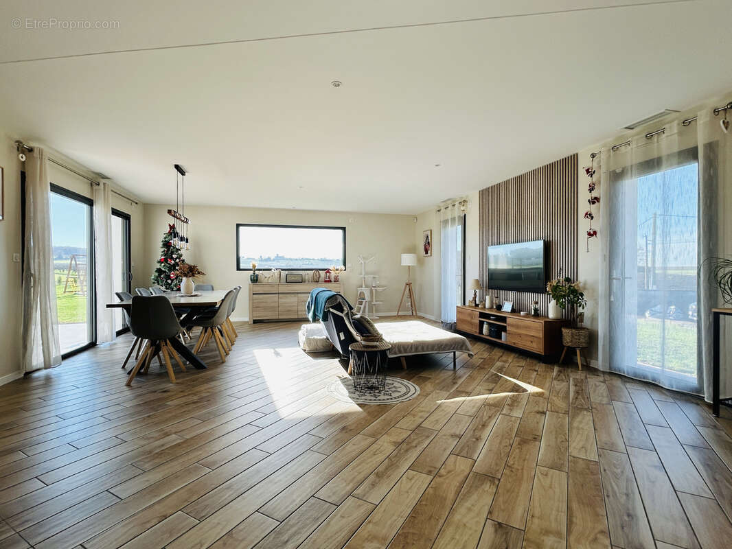 Maison à JARNAC-CHAMPAGNE