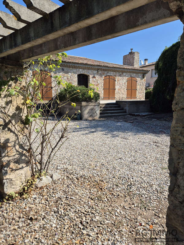 Villa F6/7 sur 1554 m2 de terrain avec garage et piscine - photo 19