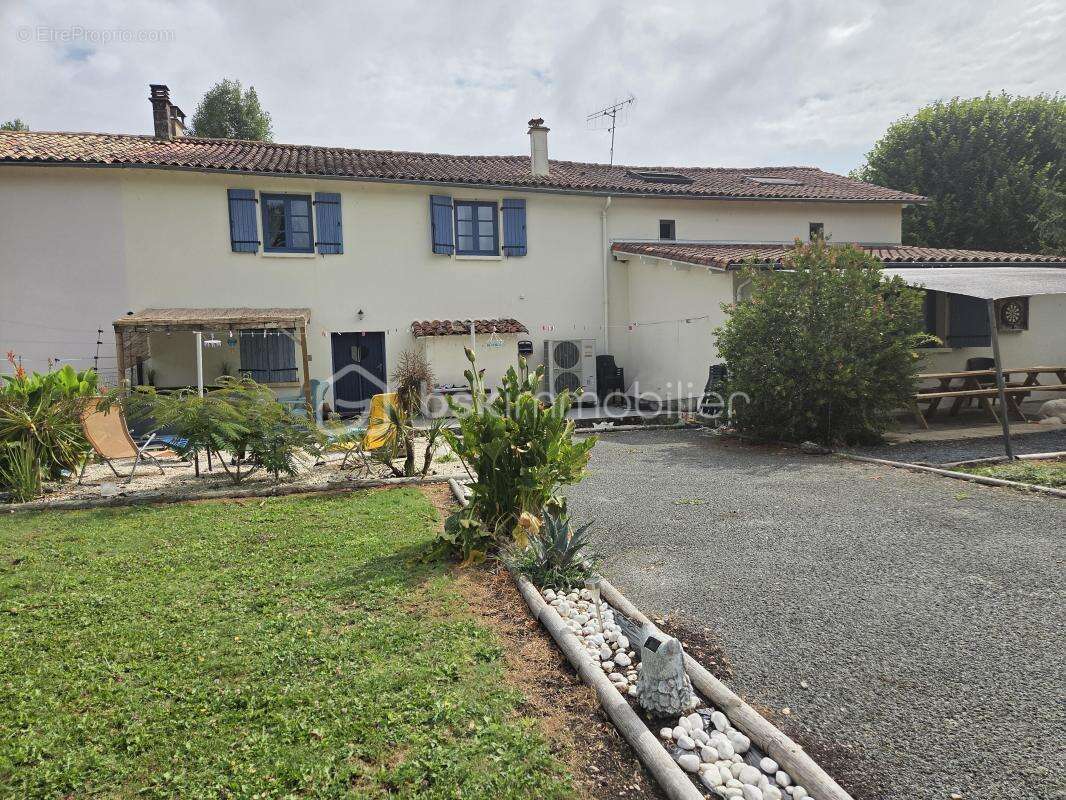 Maison à CHEF-BOUTONNE