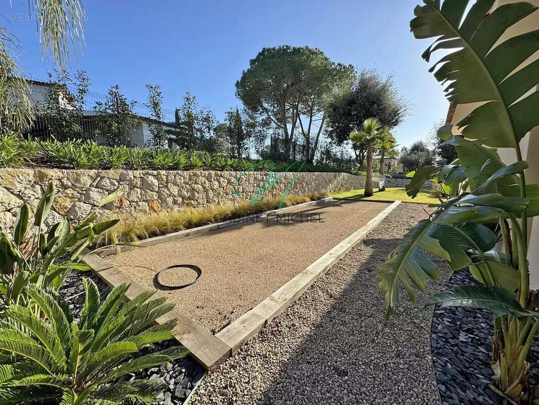 Maison à ROQUEFORT-LES-PINS