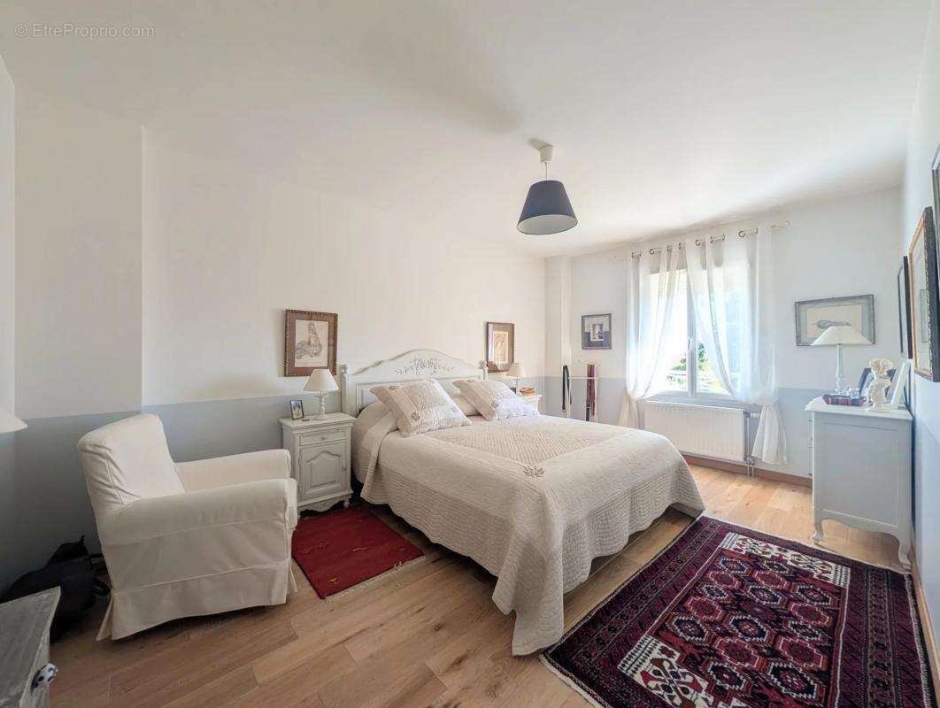 Maison à LES CLAYES-SOUS-BOIS