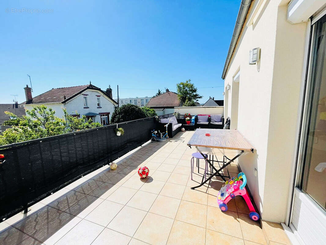 Appartement à SARTROUVILLE