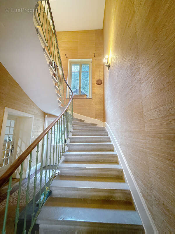 Maison à SAINT-BONNET-LE-CHATEAU