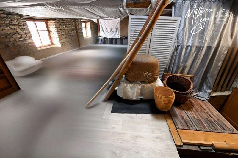 Maison à MONTROMANT