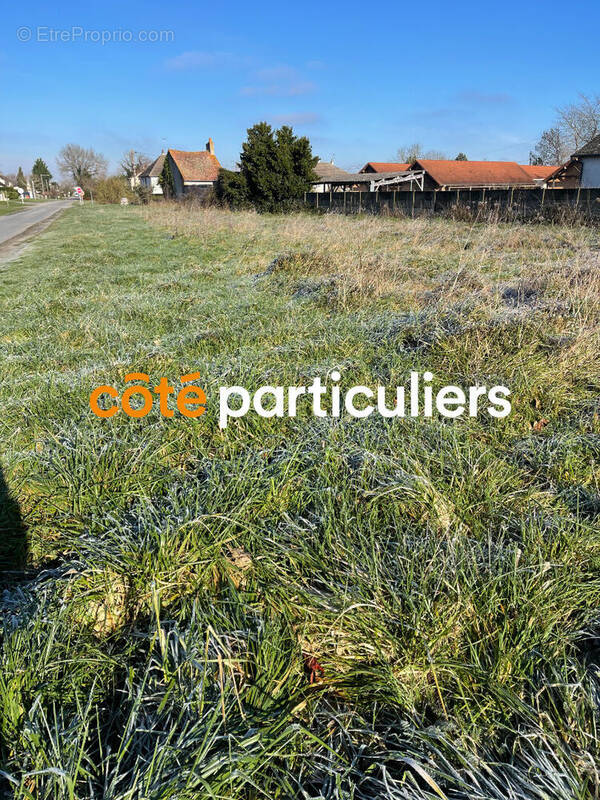 Terrain à LIGNIERES