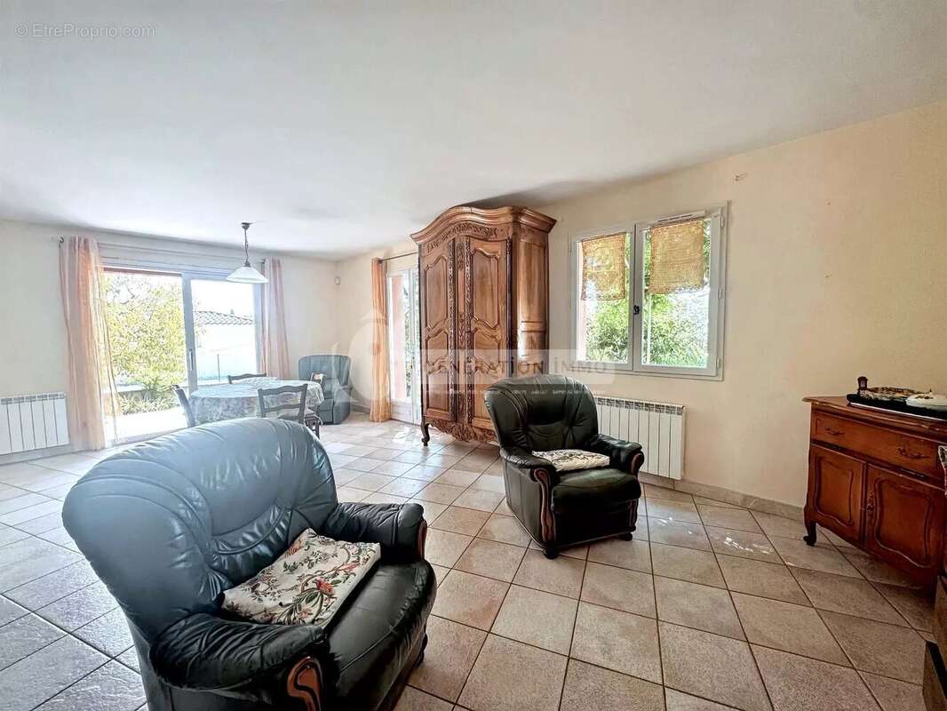 Maison à FONTVIEILLE