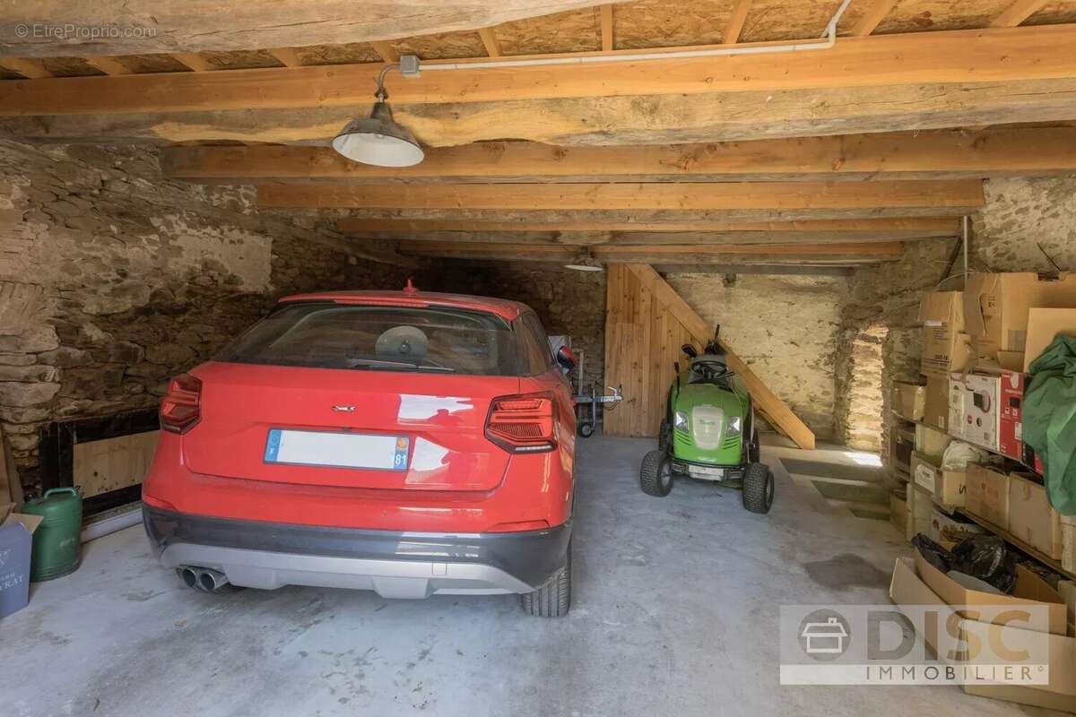 Corps de ferme rénovée avec spacieux gîte indépendant, dépendance, piscine et superbes vues. - photo 33